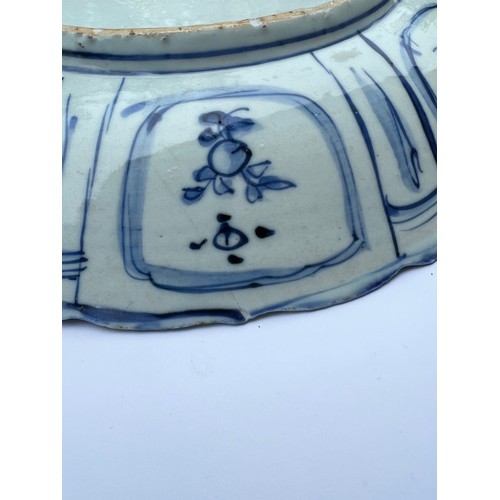 226 - Chinese blue and white porcelain circular dish, in the 'Kraak' style, the centre decorated with bird... 