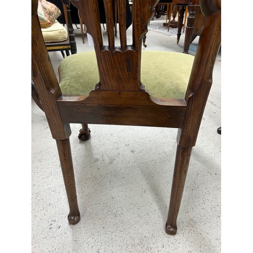 559 - Fine George I walnut side chair, the curved top rail with a central shell motif above a bird head an... 