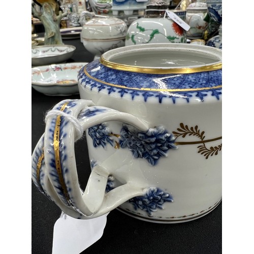 314 - Chinese export armorial porcelain teapot and cover, of cylindrical form with a strawberry finial, st... 