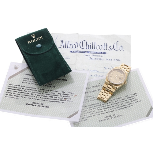 62 - Rare Rolex Oysterquartz Day-Date 18ct gentleman's wristwatch, reference no. 19018, serial no. 714xxx... 