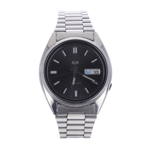 95 - Seiko 5 automatic stainless steel gentleman's wristwatch, reference no. 7S26-0480, grey dial, 21 jew... 