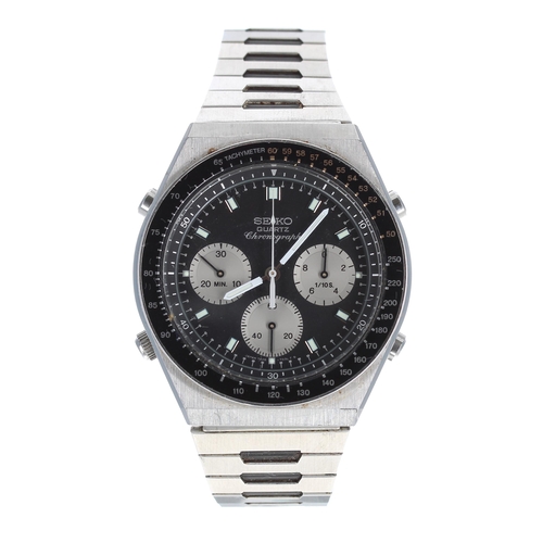 100 - Seiko Quartz Chronograph stainless steel wristwatch, reference no. 7A28-7039, black dial with hour m... 