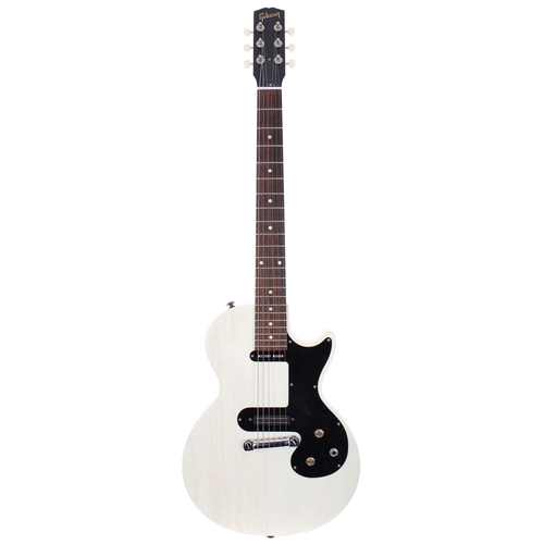 103 - 2007 Gibson Melody Maker electric guitar, made in USA; Body: faded matt white finish, a few minor di... 