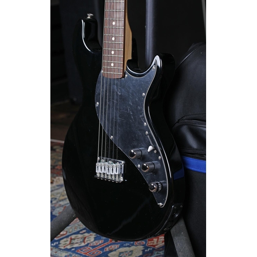 680 - Line 6 Variax 300 electric guitar, made in China; Body: black finish; Neck: maple; Fretboard: rosewo... 