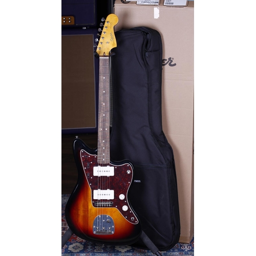 689 - 2020 Squier by Fender Deluxe Jazzmaster electric guitar, crafted in Indonesia; Body: sunburst; Neck:... 