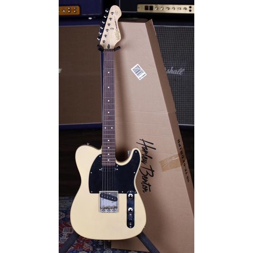 695 - 2009 JHS Vintage Reissued Series V2 electric guitar; Body: blonde finish, a few minor marks; Neck: m... 