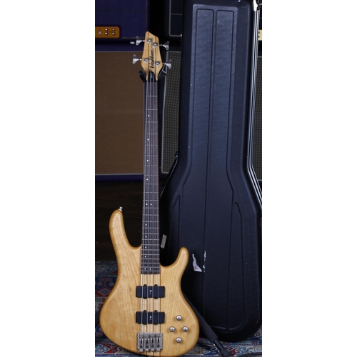 730 - 1999 Washburn Bantam RB4000 bass guitar, made in Korea; Body: natural finish, minor scratches to cen... 