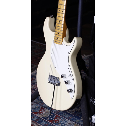 737 - 2007 Line 6 Variax electric guitar, made in China; Body: white finish, dings, hairline lacquer marks... 