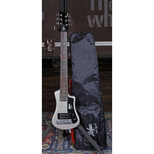 738 - Hofner Contemporary Series Shorty electric travel guitar, made in China; Body: silver metallic finis... 