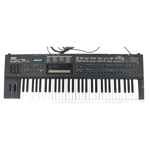 3122 - Yamaha DX7 IIFD digital programmable algorithm synthesizer keyboard*Please note: Gardiner Houlgate d... 