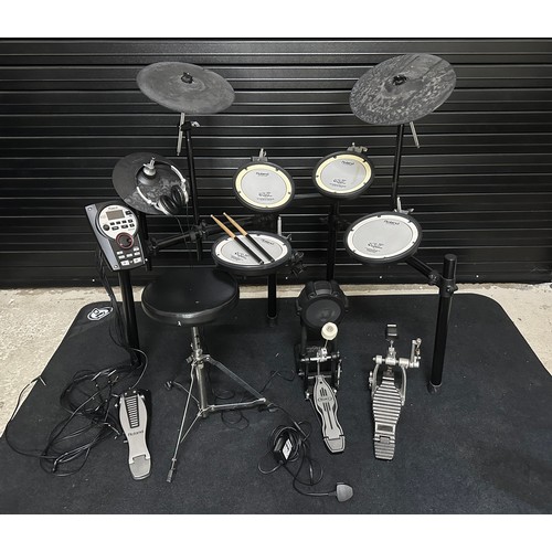 3162 - Roland V-Drum electronic drum kit, comprising TD-11 sound module, KD-9 kick drum, two PDX-8 trigger ... 