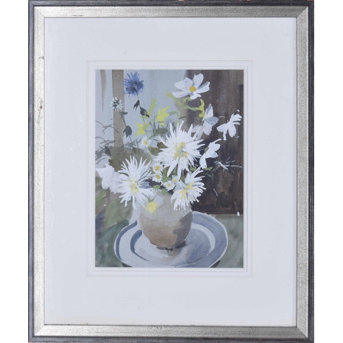 611 - Kim Page (20th/21st century) - Still life of white lilies and other flowers in a glass vase beside a... 