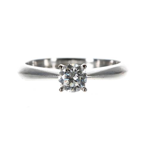 182 - Good modern 18ct white gold solitaire diamond ring, round brilliant-cut, 0.50ct approx, clarity SI2,... 