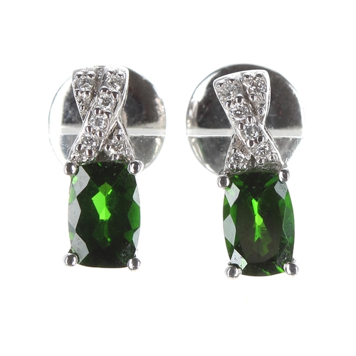 257 - Pair of Iliana 18ct white gold peridot set and diamond earrings, 3.3gm, 11mm x 4mm; within an Iliana... 