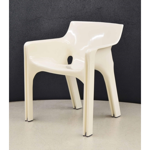 688 - Vico Magistretti for Artemide of Milan - Set of six 'Gaudi' white lounge chairs, 24