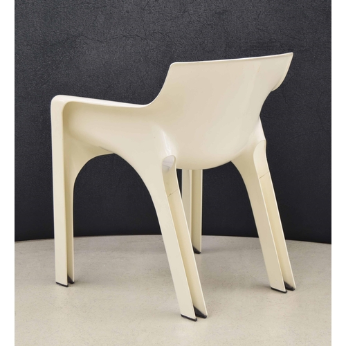 688 - Vico Magistretti for Artemide of Milan - Set of six 'Gaudi' white lounge chairs, 24