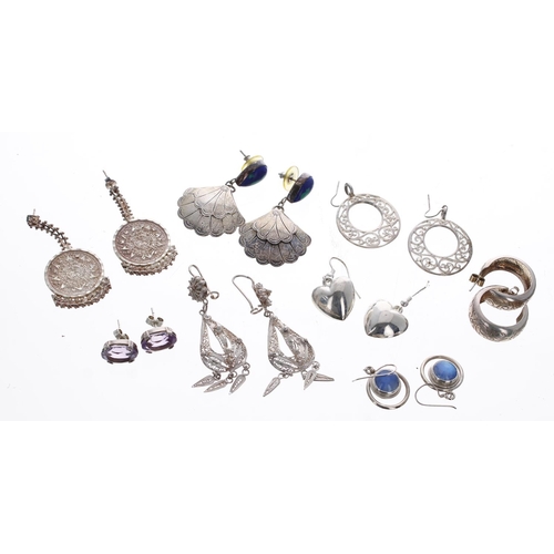 299 - Eight pairs of assorted modern earrings