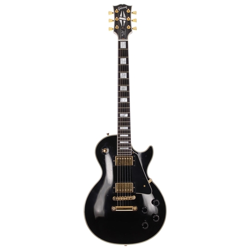 109 - 2004 Gibson Custom Shop Les Paul Custom electric guitar, made in USA; Body: black finish, buckle scr... 