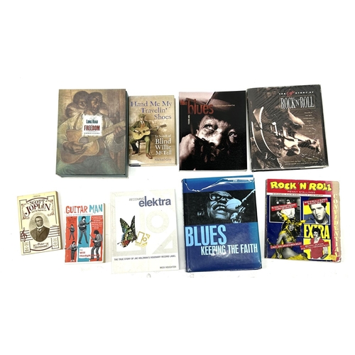 578 - Michael Chapman - collection of music reference books mainly for the blues to include 'The Long Road... 