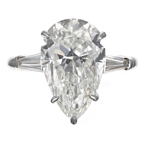 440 - Fine and impressive white metal pear-cut diamond ring with tapered baguette shoulders, the pear-cut ... 