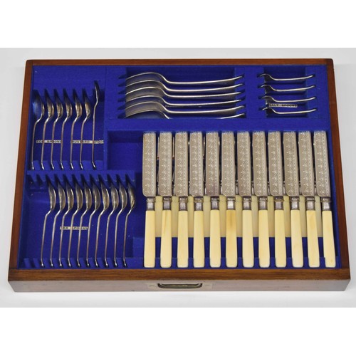 884 - Good near complete canteen of plated flatware, presented in an oak campaign type chest with hinged c... 