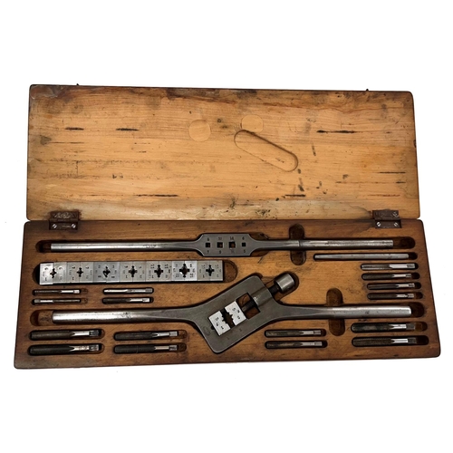 2114 - Metric tap and die set