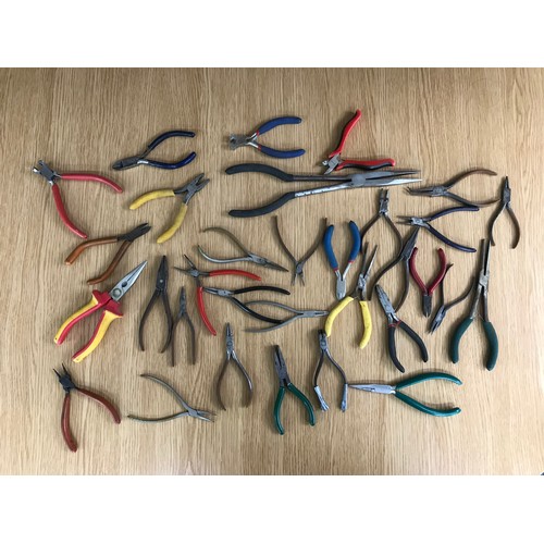 1050 - Quantity of pliers and cutters