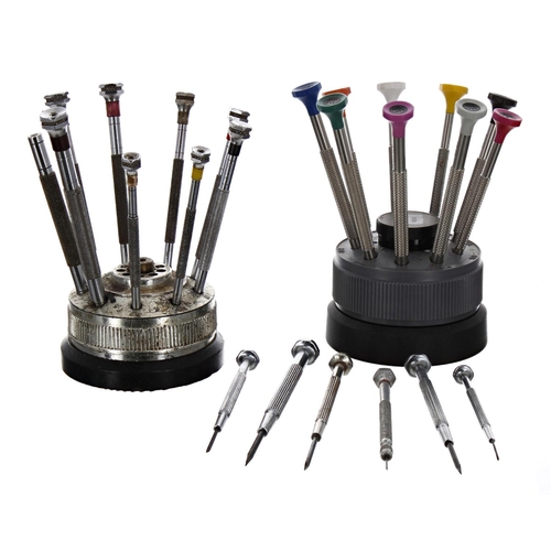 1043 - Set of watchmaker's screwdrivers; together with a selection of watchmaker's screwdrivers... 