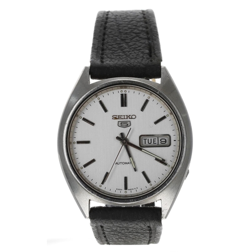 186 - Seiko 5 automatic stainless steel gentleman's wristwatch, reference no. 6309-8840, silvered dial, mo... 