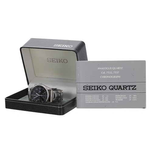 188 - Seiko Chronograph stainless steel gentleman's wristwatch, ref. 7T27-7A20, serial no. 750xxx, black d... 