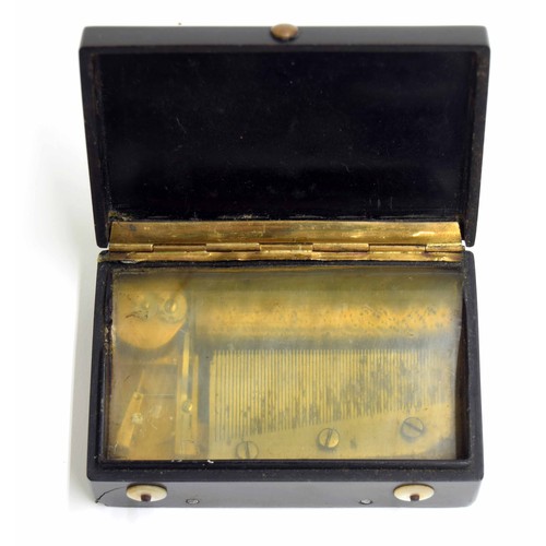 1386 - Good miniature horn musical snuff box, the Geneva stop mechanism with 2.75