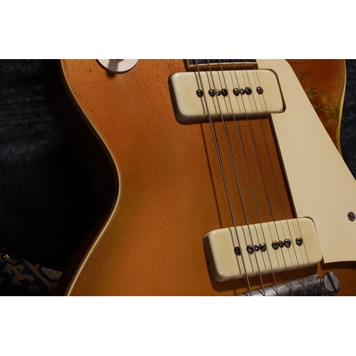 120 - 1953 Gibson Les Paul Model electric guitar, made in USA; Body: gold top upon mahogany body, gold ref... 