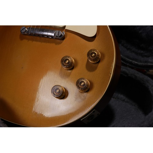 120 - 1953 Gibson Les Paul Model electric guitar, made in USA; Body: gold top upon mahogany body, gold ref... 