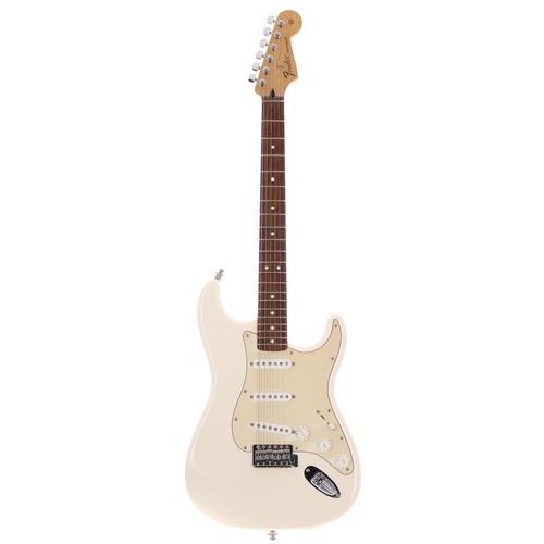 786 - 2014 Fender Standard Stratocaster electric guitar, made in Mexico; Body: Olympic white finish; Neck:... 