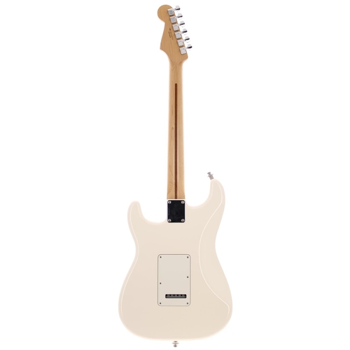 786 - 2014 Fender Standard Stratocaster electric guitar, made in Mexico; Body: Olympic white finish; Neck:... 