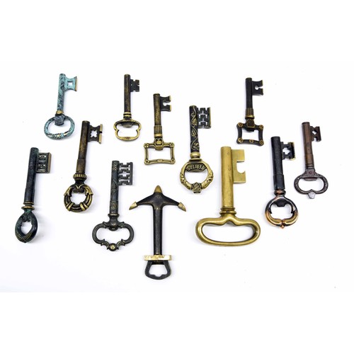 550 - Group of eleven assorted novelty metal key corkscrews; together with three split frame corkscrews wi... 