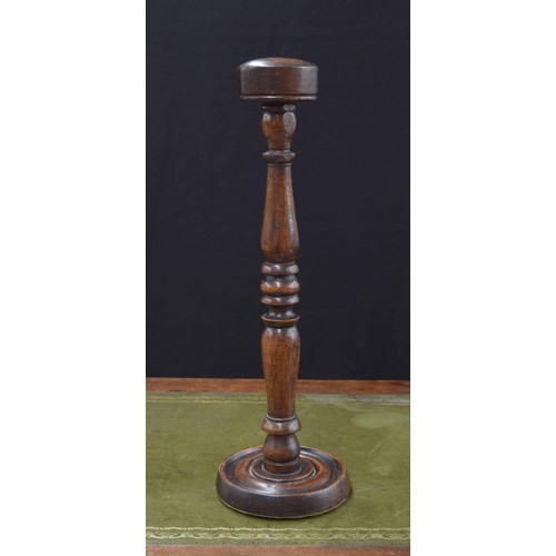 558 - 19th century turned oak wig stand, 18.5