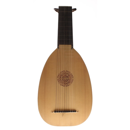 1588 - Good modern English Tieffenbrucker lute by and labelled Alan clark, Blythe bridge, 1978, with eleven... 