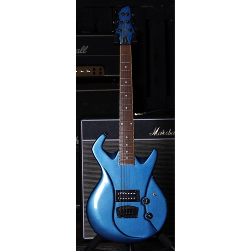 653 - Switch Vibracell Wild I electric guitar; Body: blue metallic finish; Neck: good; Fretboard: rosewood... 