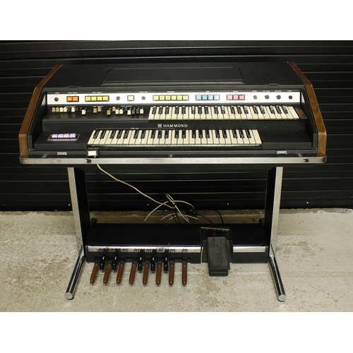 3172 - 1970s Hammond B200 organ, model 1825OK made in Japan, ser. no. 8004508 (missing key lid), with stand... 