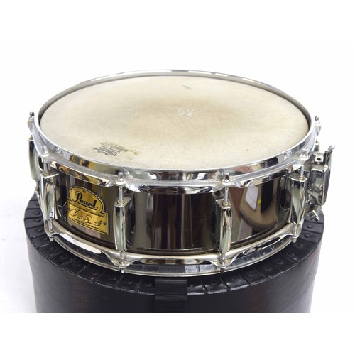 1847 - Pearl Signature Series Chad Smith Model snare drum, with case