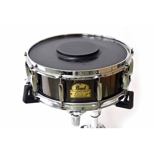 1846 - Pearl Signature Series Chad Smith Model snare drum, with Pearl snare stand