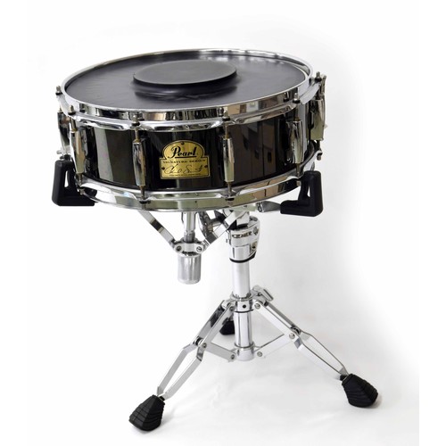 1846 - Pearl Signature Series Chad Smith Model snare drum, with Pearl snare stand