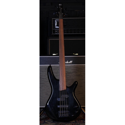 777 - SDGR Soundgear by Ibanez SR400 FL fretless bass guitar, made in Korea; Body: black finish, light sur... 