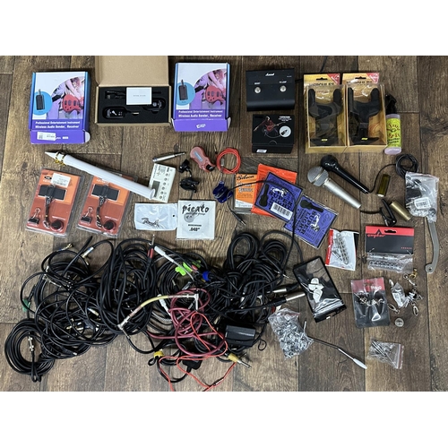 525 - Ray Majors - a selection of guitar spares and accessories to include guitar and audio cables, wirele... 