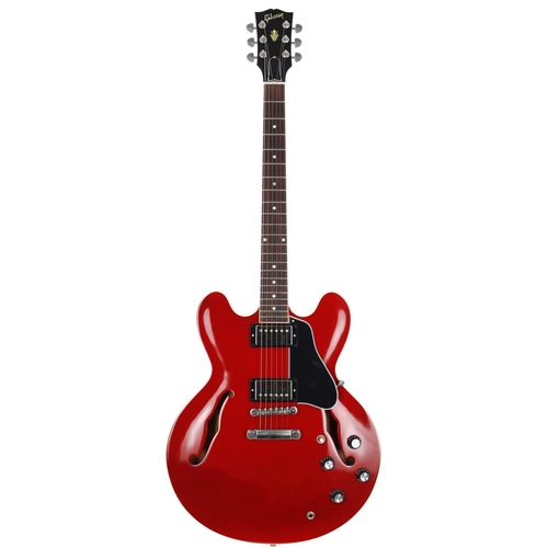 151 - 2019 Gibson Memphis Dot ES-335 semi-hollow body electric guitar, made in USA; Body: cherry finish; N... 