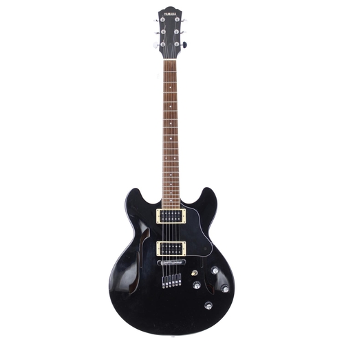 354 - Yamaha SA500 semi-hollow body electric guitar; Body: black finish, a few scuffs and scratches to bac... 