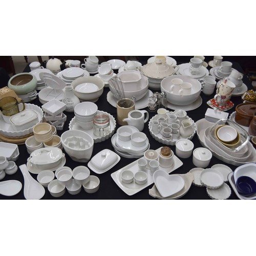 94 - Extensive large group of domestic kitchenalia/table wares/serving wares