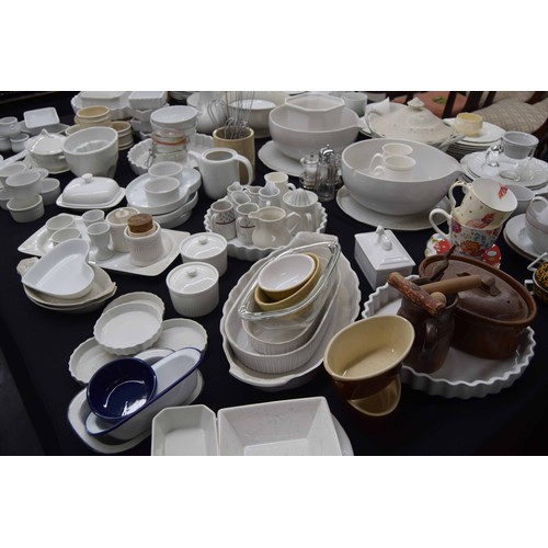 94 - Extensive large group of domestic kitchenalia/table wares/serving wares