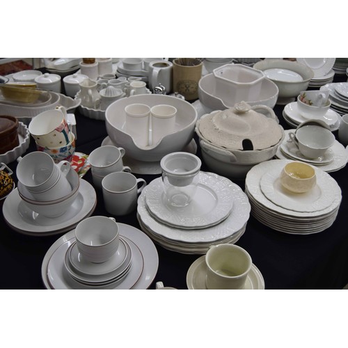 94 - Extensive large group of domestic kitchenalia/table wares/serving wares